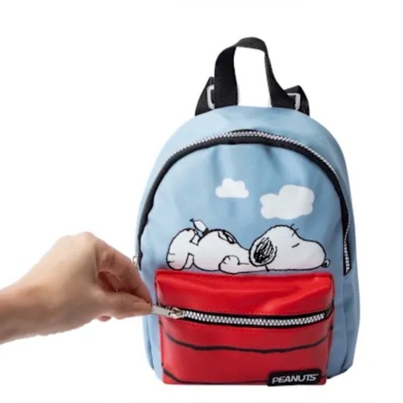 Snoopy Mini Backpack - Picture 2 of 6